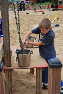 Lars Laj Spielplätze, Sand und Wasserspielgeräte