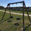 Doppelt Reifenschaukel auf Spielplatz im Freien.