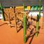 Spillikins Klettergerüst auf einem Spielplatz mit Kletterwand und Seilen.