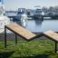 Saint Tropez Liegestuhl am Hafen, modernes Design aus Holz und Metall.