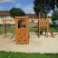 Holzspielplatz Eragon Spielanlage mit Tunnel und Rutsche auf Sandboden.