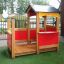 Spielhaus mit Veranda für Kinder aus Holz mit roten Wänden und gelbem Dach auf grünem Untergrund.