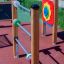 Abakus Spielgerät für Kinder auf einem Spielplatz.