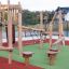 Holzspielgerät Etna Klettergerüst mit Rutsche auf einem Spielplatz