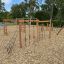Ural Klettergerüst mit Kletternetz und Rutschen auf einem Spielplatz in natürlicher Umgebung