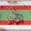 Luftaufnahme eines Ural Klettergerüst mit Kletternetz auf einem farbigen Spielplatz