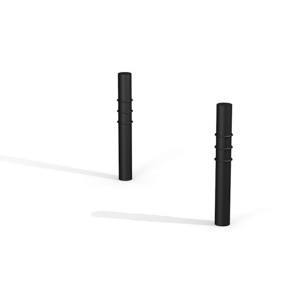 Zwei schwarze Pfosten für Slackline auf weißem Hintergrund.