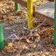 Kletterseil und Rutsche am Kinderspielhaus Alice Spielhaus mit Rutsche im Herbst.