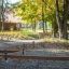 Fitnessparcours Spielplatz Trimm-dich-Pfade im Herbstpark.