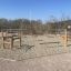 Spielplatz Trimm-dich-Pfade mit Holzgeräten im Freien.