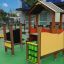 Omega Barrierefreie Spielplatz mit Holzstruktur, Spielhaus und interaktivem Tic-Tac-Toe-Spiel für Ki