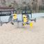 Walrosse Federwippe für Kinder auf einem Spielplatz mit Sandboden.