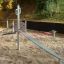Kletterkombination Seestern bestehend aus Seil, Rutsche und Kletterwänden auf einem Spielplatz
