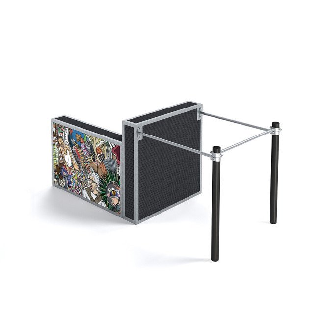 Parkourset klein I mit buntem Grafikdesign und Metallstangen.