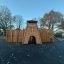 Spielanlage Skandinavische Hochburg aus Holz mit Rutsche auf Spielplatz