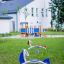 Jachtspringer Federwippe im Freien auf einem Spielplatz.