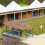 Langes Feuerhaus Spielhaus aus Holz mit Dach für den Spielplatz