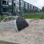 Kleiner Bergsteiger - Klettergerüst für Kinder auf einem Sandplatz mit Kletterwand und Kletternetzen