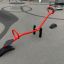 Kinder-Wippe in Rot auf einem Spielplatz.