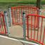 Rotes und graues Spielgerät im Parc de Prince Multisport-Anlage