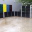 Multifunktionale Highbury Multisport-Anlage mit bunten Kletterwänden und Fußballtor.
