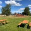 Bank & Tisch aus Lärchenholz mit verzinktem Stahl auf einem Spielplatz