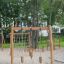 Holz-Klettergerüst Lianen im Freien auf einem Spielplatz