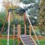 Seilbahn Mittel mit Plattform aus Holz im Park