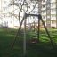 Holzschaukelgestell Schaukel Rahmen (Einzeln) auf einem Spielplatz in einem städtischen Park.