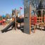 Schloss Camelot Spieltürme mit Rutsche und Klettergerüst auf einem Spielplatz