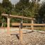 Holzstange Hürde für Outdoor-Training in einem Park.