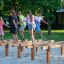 Hip Hop Balancierbalken aus Holz für den Spielplatz.