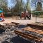 Kinder-Spielplatz mit Rutschen und Klettergerüsten im Freien, Umbrela.