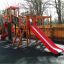 Kinderspielplatz Twister Spielanlage mit Rutsche und Kletterturm in Holzausführung auf einem öffentl
