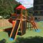 Twister Spielanlage mit Rutsche auf einem Spielplatz