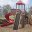 Twister Spielanlage mit Rutsche und Kletterturm auf einem Kinderspielplatz