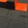 Fallschutzplatte 55 auf einem Spielplatz mit orangefarbenen Elementen.