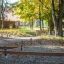 Doppelte Gleichgewicht Balken aus Holz im öffentlichen Park